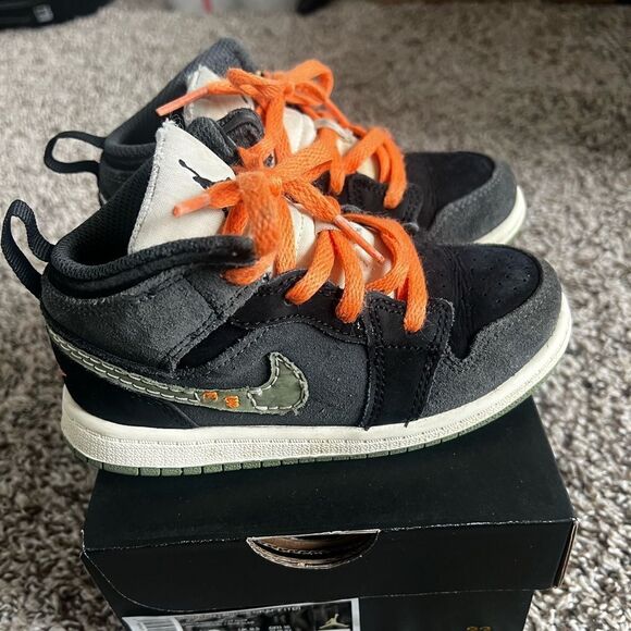 Air Jordan 1 Mid “Anthracite” size 10c - Picture 1 of 5